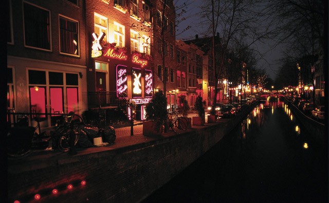 Улица красных фонарей в Амстердаме